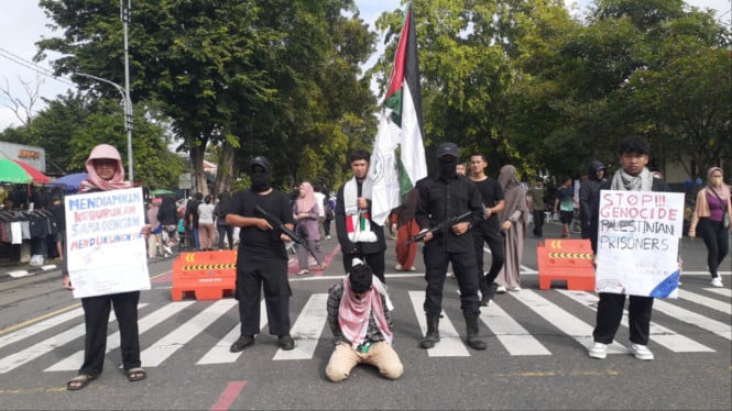 Aksi teatrikal Solo Peace Convoy di CFD Solo angkat isu Gaza