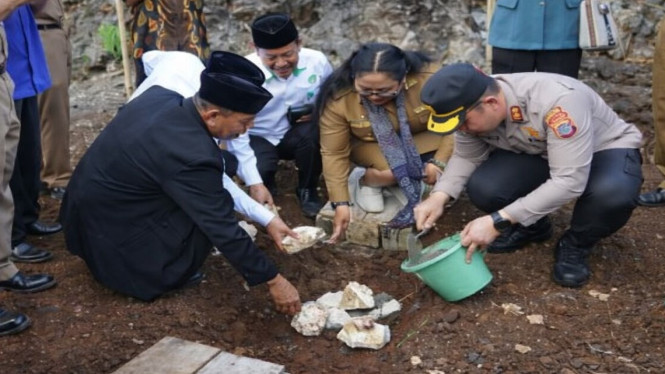 Peletakan Batu Pertama GPdI Balong