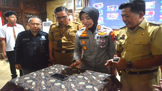 Kapolres Batang AKBP Veronica memberikan sambutan saat membuka Turnamen MLBB di Aula Bupati Batang.