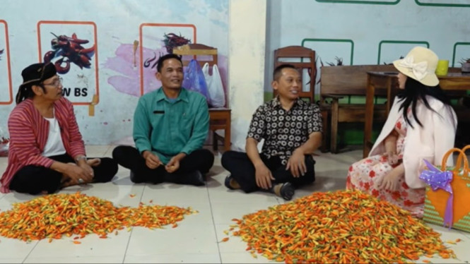 Kepala Bidang Hortikultura dan Perkebunan Dinas Pertanian, Pangan, dan Perikanan Sleman, Eko Sugianto dan Wakil Ketua DPRD Sleman Hasto Karyantoro