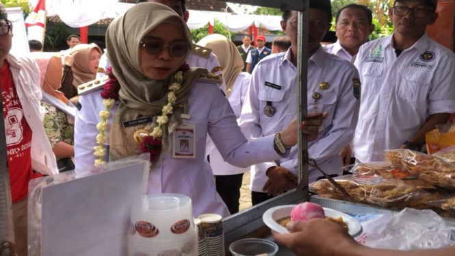 Bupati Demak Estianah saat mengunjungi desa Sumberejo, Kecamatan Mranggen