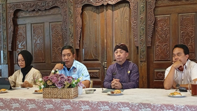 Forum diskusi status Relawan Dapur MBG