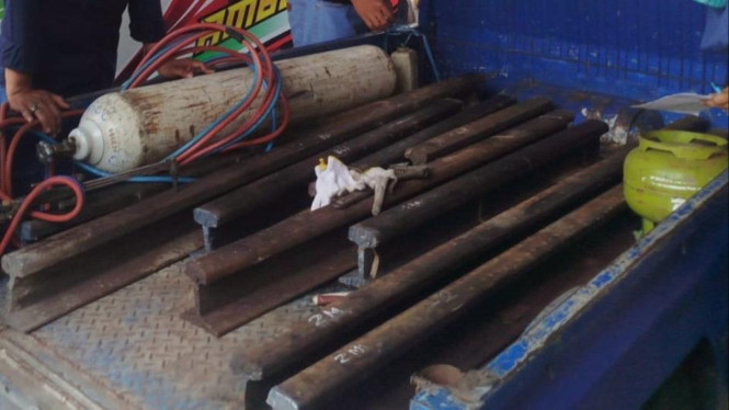 Barang bukti rel hasil curian diamankan KAI