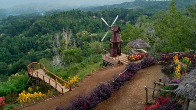 Seribu Batu Songgo Langit di kawasan Mangunan Bantul