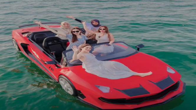 Wahana Baru Wisata Pantai Bandengan Jet Car Ferari Water