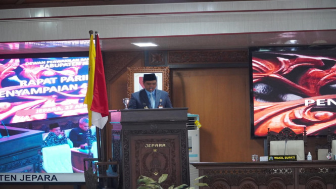 Bupati Jepara Witiarso Utomo Saat Menyampaiak Laporan Keterangan Pertanggungjawaban Saat Paripurna