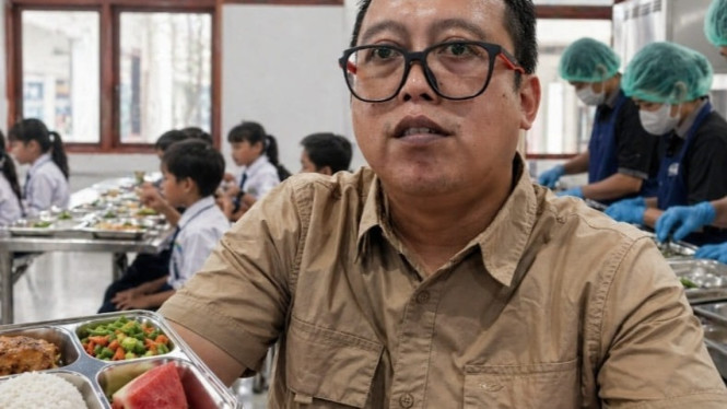 Ketua Satgas MBG Karanganyar, Adhe Eliana, memastikan kualitas makanan bagi siswa dalam program Makan Bergizi Gratis