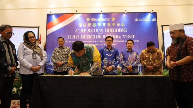 Bupati Kulonprogo tanda-tangani Capacity Building dan Benchmarking Visit TPID