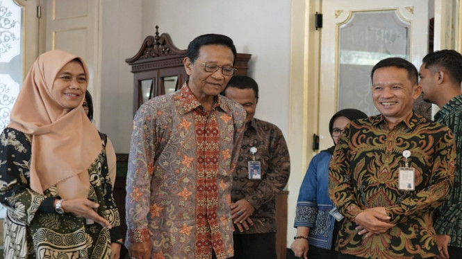Pemimpin Perum BULOG Kanwil Yogyakarta, Dedi Aprilyadi temui Sri Sultan HB X