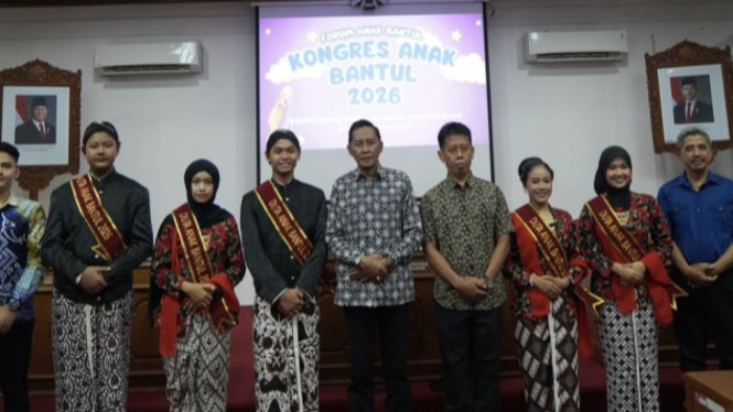 Peserta Kongres Anak Bantul bersama Wakil Bupati Bantul
