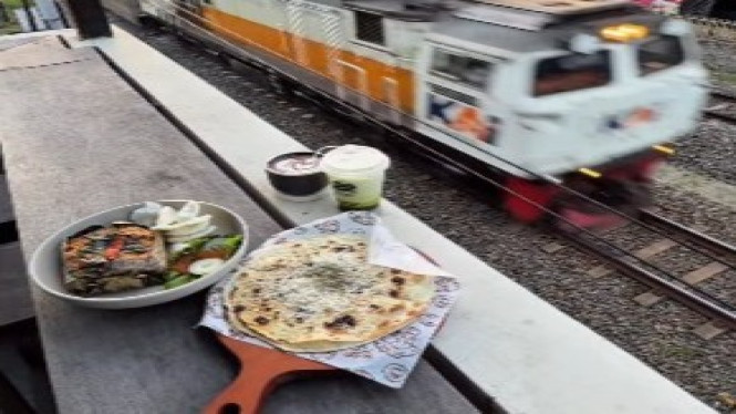 Train View Cafe