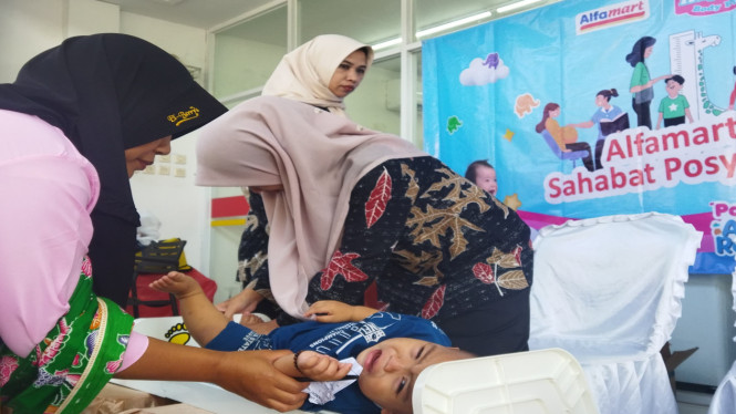 Alfamart di Tegal jadi posyandu dadakan