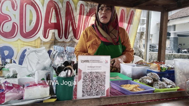 Pedagang Kecil di Karanganyar mulai gunakan Qris