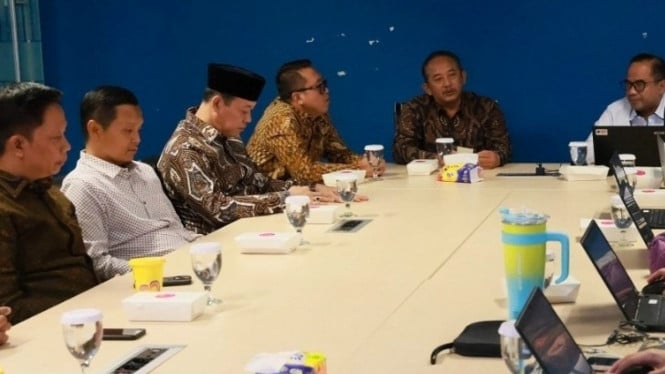 Bupati dan Wakil Bupati Karanganyar bersama pimpinan DPRD saat mengikuti rapat koordinasi dengan KPK di Jakarta