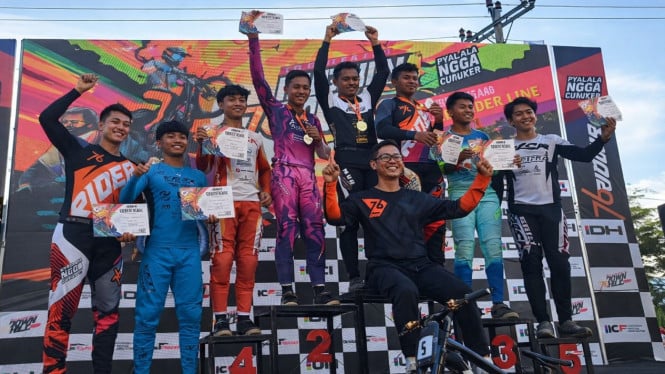 Para juara kelas Mes Elite Seri perdana 76 Indonesian Downhill 2026