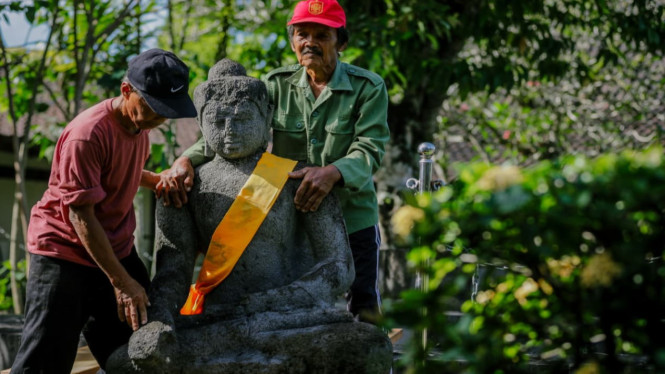 Proses pemindahan Arca Unfinished Buddha