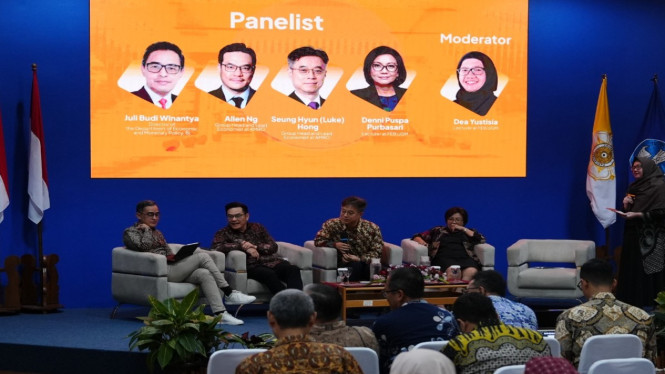 FEB UGM bersama ASEAN+3 Macroeconomic Research Office (AMRO) menggelar seminar bertajuk Navigating Global Uncertainty