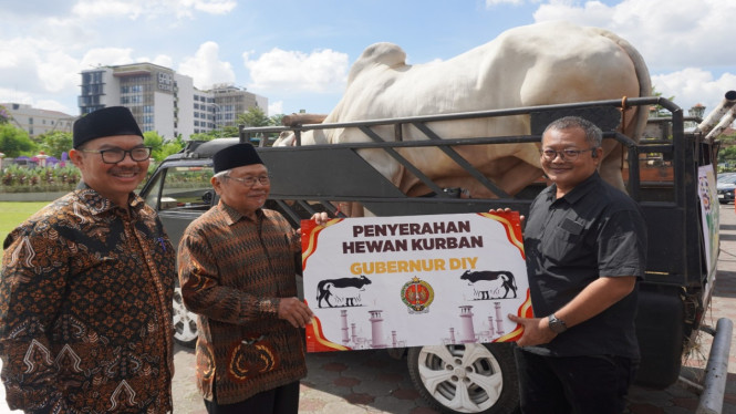 Ketua DPRD Kota Yogyakarta, Wisnu Sabdono Putro sampaikan kurban dari Gubernur DIY