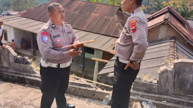Polisi tengah lakukan olah tkp jeep wisata terperosok