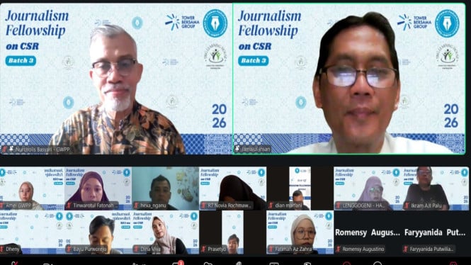 Jurnalis Televisi, Jamalul Insan (kanan) saat memberikan materi Jurnalisme Audio Visual di Era Digital