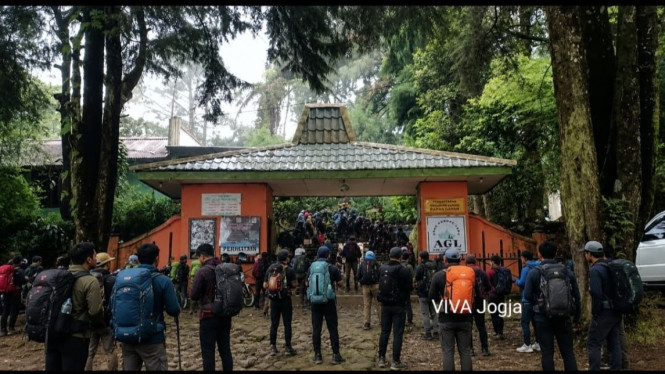 Suasana didepan pintu gerbang Cemoro Kandang