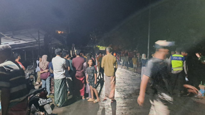 Travel terbakar di Desa Somosari, (foto:istimewa)