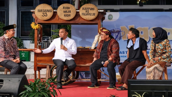 Dialog bersama Menteri Dr H Wihaji, di Balai Kota dalam rangkaian Peringatan Harganas