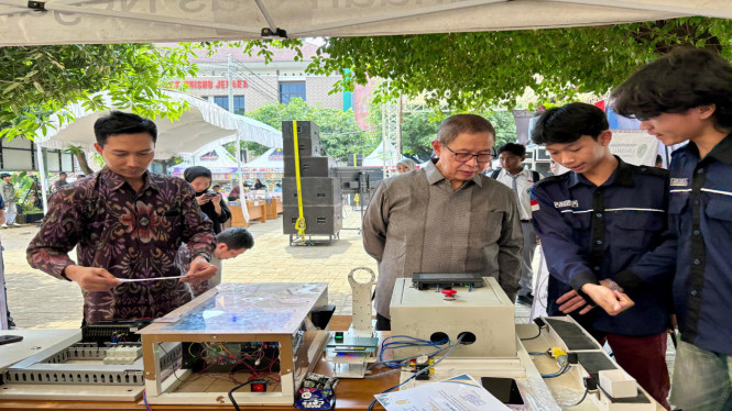 Mahasiswa Unisnu Jepara Saat Expo Dihalaman Kampus Saintex Unisnu