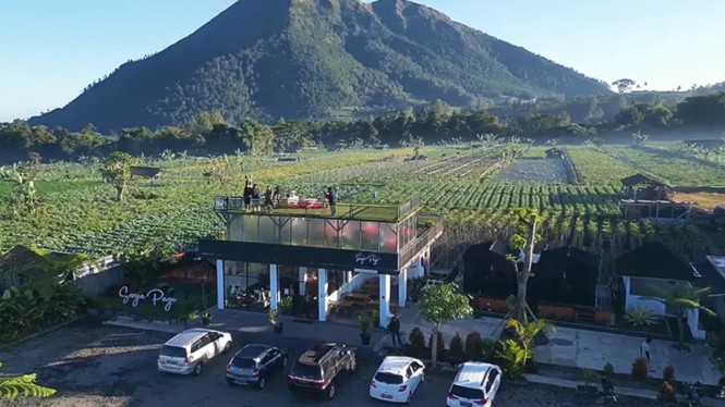 Bukan Swiss, Kafe di Magelang Ini Menawarkan Panorama 7 Gunung