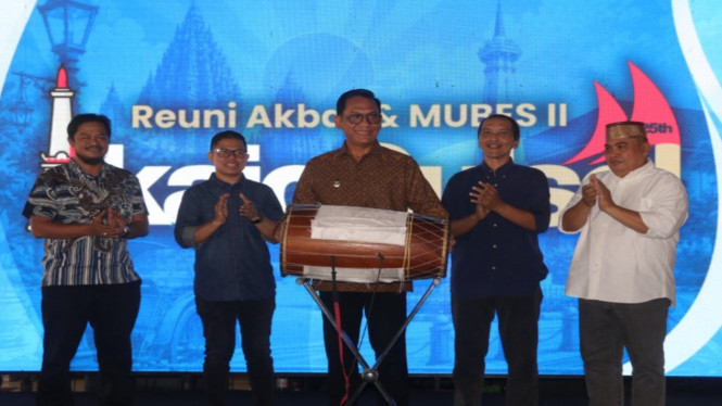 Wakil Walikota Yogya saat berada di acara Reuni Akbar sekaligus Musyawarah Besar  II Ikatan Alumni Jogja Sulawesi Selatan