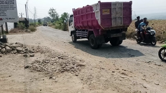 Bertahun-tahun Rusak, Jalan Mayong–Pancur Akhirnya Dibeton, Truk Tambang Dialihkan
