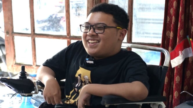 Rasha Putra Permata Penyandang disabilitas daksa diterima kuliah di UGM