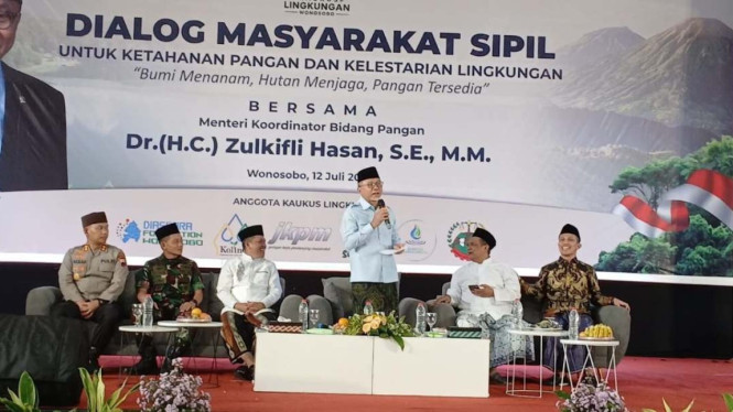 Menko Zulhas saat acara dialog lingkungan di Gedung Sasana Adipura Kencana Kabupaten Wonosobo.