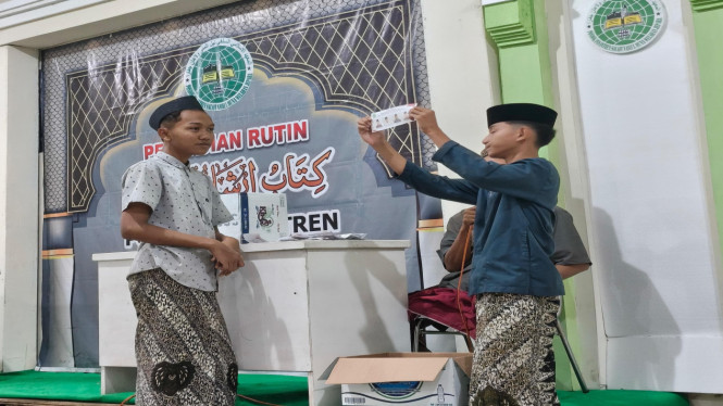 Cara unik memilih ketua pondok Luber jurdil