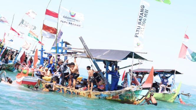PT Bhimasena Power Indonesia dukung Sedekah Laut Roban, tradisi tahunan nelayan Batang