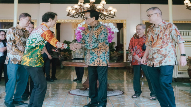 Pengurus Yayasan Persaudaraan Masyarakat Jogja bertemu Sri Sultan HB X