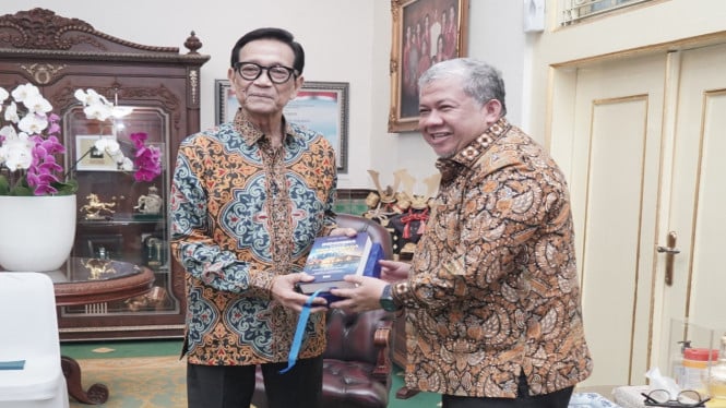 Sri Sultan HB X dengan Wakil Menteri Perumahan dan Kawasan Permukiman Fahri Hamzah