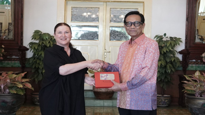 Chief Operating Officer MSO Suzanne Dembo bersama Sri Sultan HB X