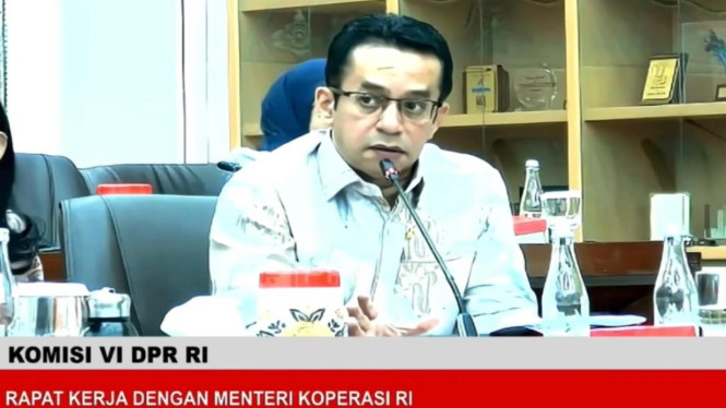 Anggota Komisi VI DPR-RI saat Raker dengan Menteri Koperasi yang digelar di ruang sidang Komisi VI DPR-RI
