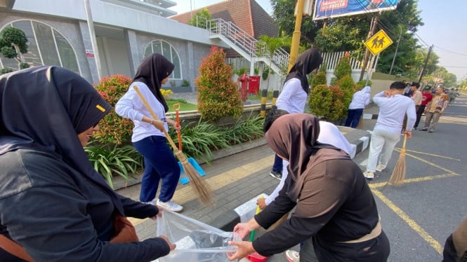 Aksi bersih-bersih pelajar Kota Yogya