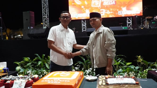 Perayaan Hari Ulang Tahun (HUT) ke-3 pabrik rokok HS milik PT Gisara Tantra Berkarya di Dusun Seloboro, Kecamatan Salam Magelang