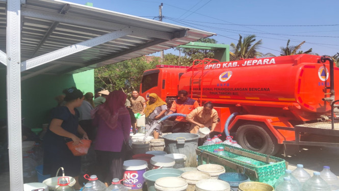 Droping Air Bersih di Desa Sumberejo Jepara (foto: BPBD Jepara/istimewa)