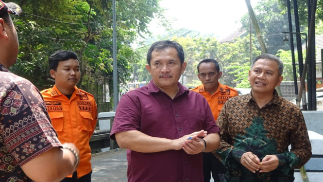 etua Komisi A DPRD DIY, Eko Suwanto, saat melakukan monitoring di sekitar jembatan Jalan Sembungan, Kapanewon Kasihan, Bantul,