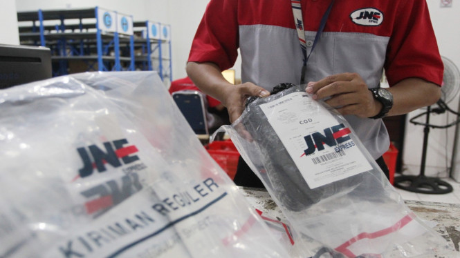 Layanan JNE Trucking bagi pelaku usaha kecil menengah