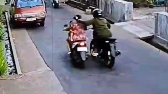 Penjambret Gagal Mengambil barang Korban (foto: istimewa)