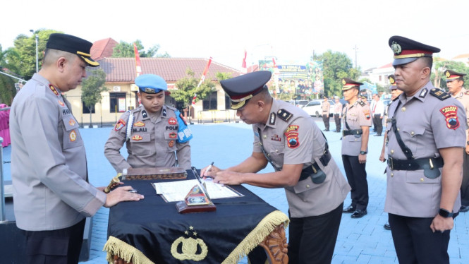 Sertijab Sejumlah Kapolsek di Jepara. (Foto: vivajogja)