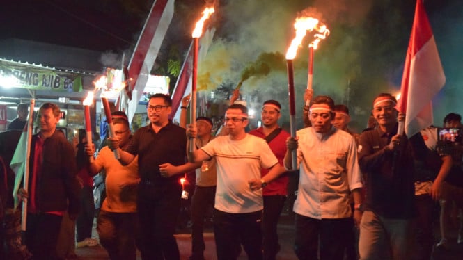 Estafet Obor Comal 2026 makin meriah dengan lomba lari malam berhadiah kambing.