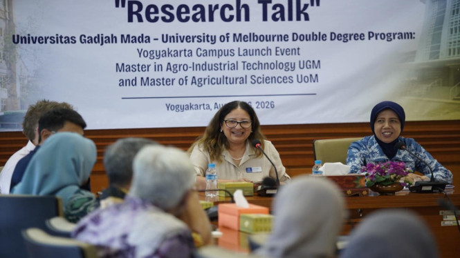 Research Talk bertajuk Improving Food Security through Sustainable Agriculture and Global Partnerships, di UGM