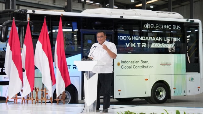 Menteri Lingkungan Hidup Moh Jumhur Hidayat, menghadiri acara Go-See and Pitch Trip kunjungan industri ke PT VKTR Sakti Industries