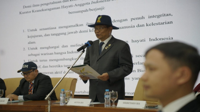 Pengucapan sumpah profesi serta pembacaan Panca Prasetya lulusan Program Studi Profesi Kurator Keanekaragaman Hayati.